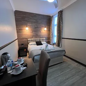 the-commongate-hotels.cambridgehotelsuk.com/